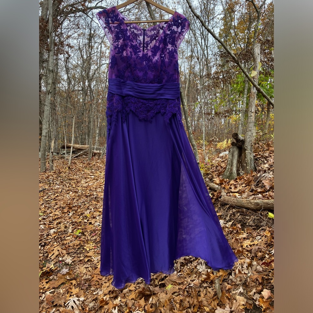 Val Stefani lace formal dress